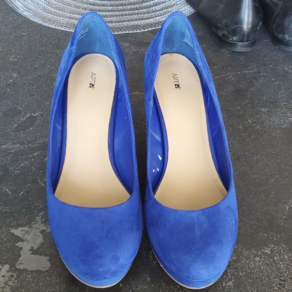 Apt. 9 wedge heal shoe